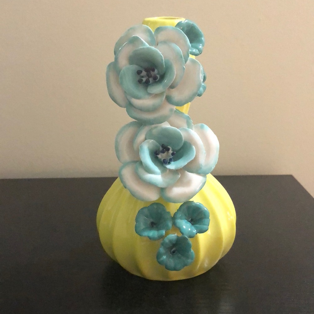 Beautiful vintage vibe Anthropologie vase